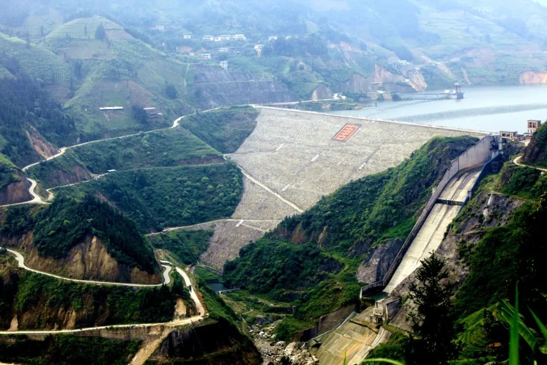 文山水電公司聞“風(fēng)”而動，鏖戰(zhàn)洪峰保民安