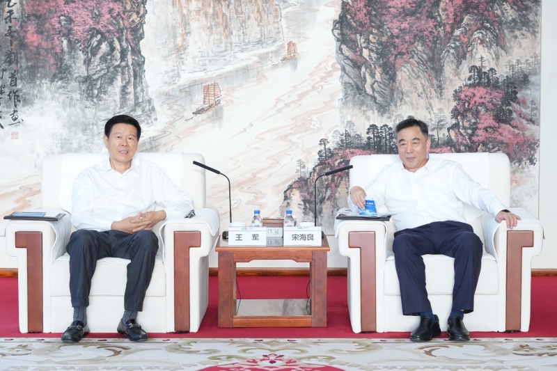 中國(guó)能建黨委書記、董事長(zhǎng)宋海良與第十四屆全國(guó)政協(xié)常委、中國(guó)稅務(wù)學(xué)會(huì)會(huì)長(zhǎng)王軍會(huì)談