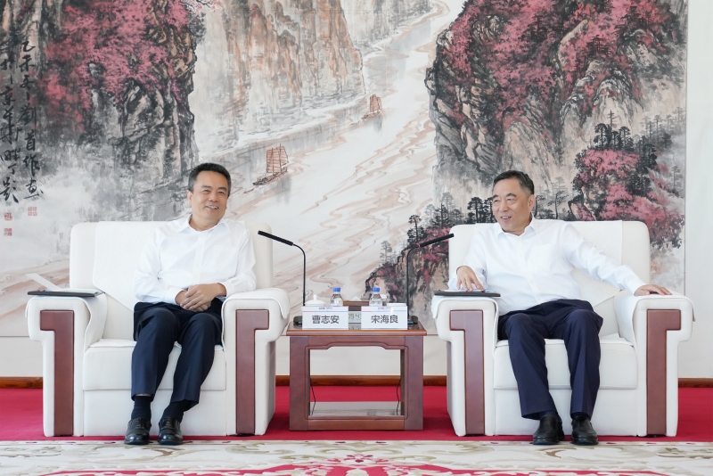 中國(guó)能建黨委書記、董事長(zhǎng)宋海良與哈電集團(tuán)黨委書記、董事長(zhǎng)曹志安會(huì)談
