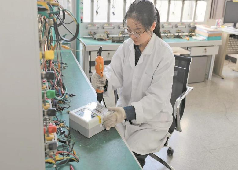 謝超：十年如一日，專和電能表“較真”