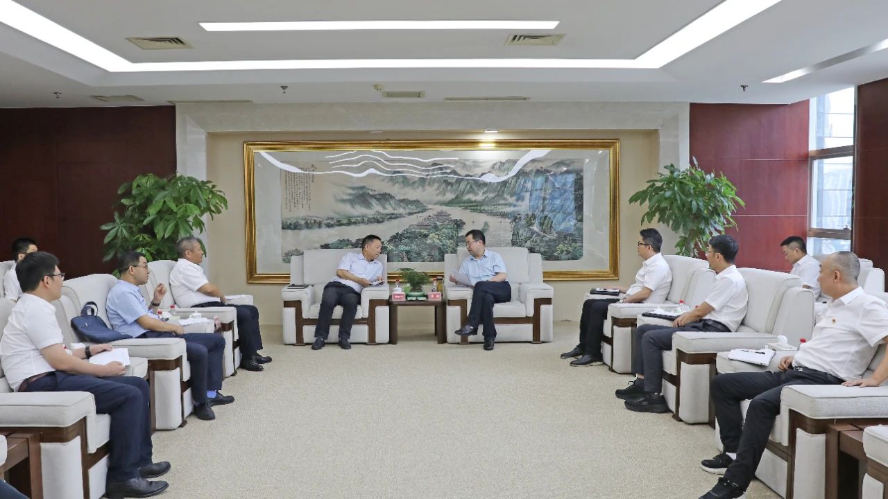 大唐四川公司黨委書記、董事長梁華與水電十局黨委書記、董事長范開平會談