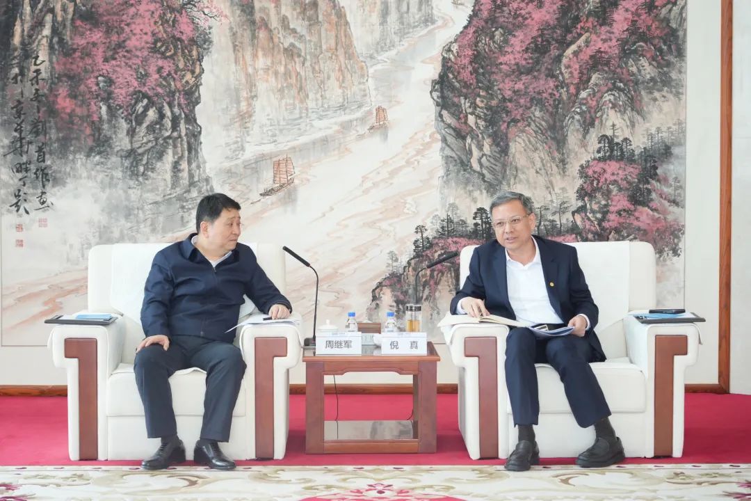 中國能建黨委副書記、總經(jīng)理倪真與慶陽市市長周繼軍會談