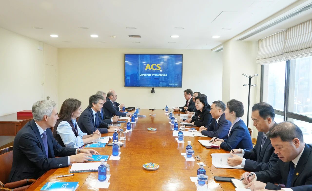 中國能建黨委書記、董事長宋海良與西班牙ACS公司首席執(zhí)行官胡安·桑塔馬里亞會談