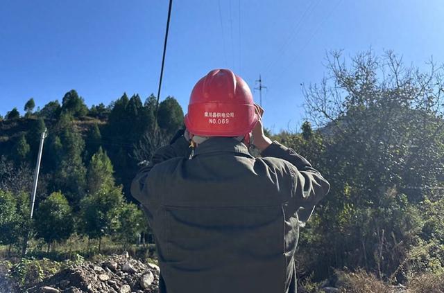 國(guó)網(wǎng)欒川縣供電公司兩地聯(lián)合特巡特護(hù)，備戰(zhàn)冬季用電高峰