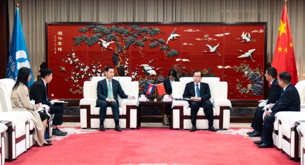 華電集團(tuán)董事長、黨組書記江毅與柬埔寨礦能部部長高·洛塔納會(huì)談