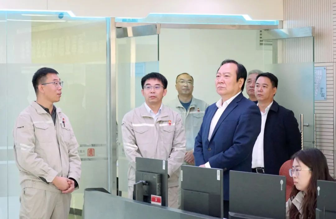 大唐國際發(fā)電公司黨委書記、董事長李凱到承德新能源事業(yè)部調(diào)研