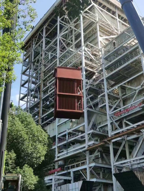 南京化學工業(yè)園熱電有限公司#5爐新增暖風器及低溫省煤器優(yōu)化改造順利完成主體設(shè)備起吊工作
