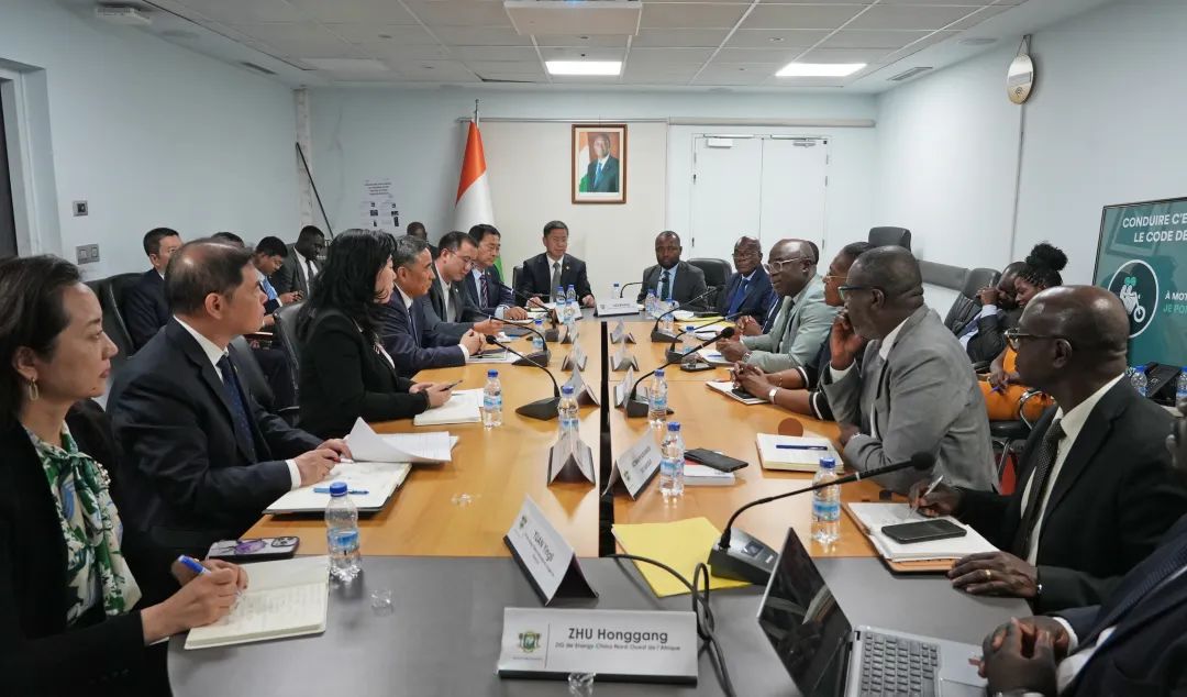 中國能建黨委書記、董事長宋海良與科特迪瓦交通部副部長科內(nèi)·迪奧曼會談