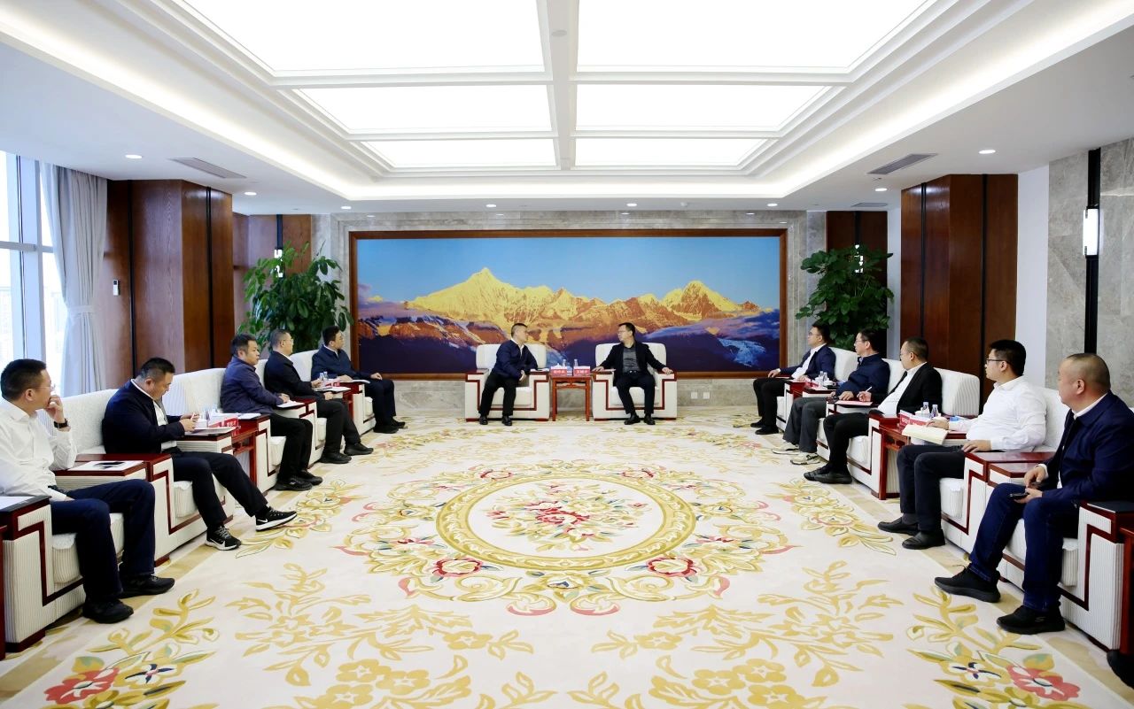 大唐云南公司黨委書記、董事長王繼才與中鐵十局集團有限公司總經(jīng)理、黨委副書記范中兵會談