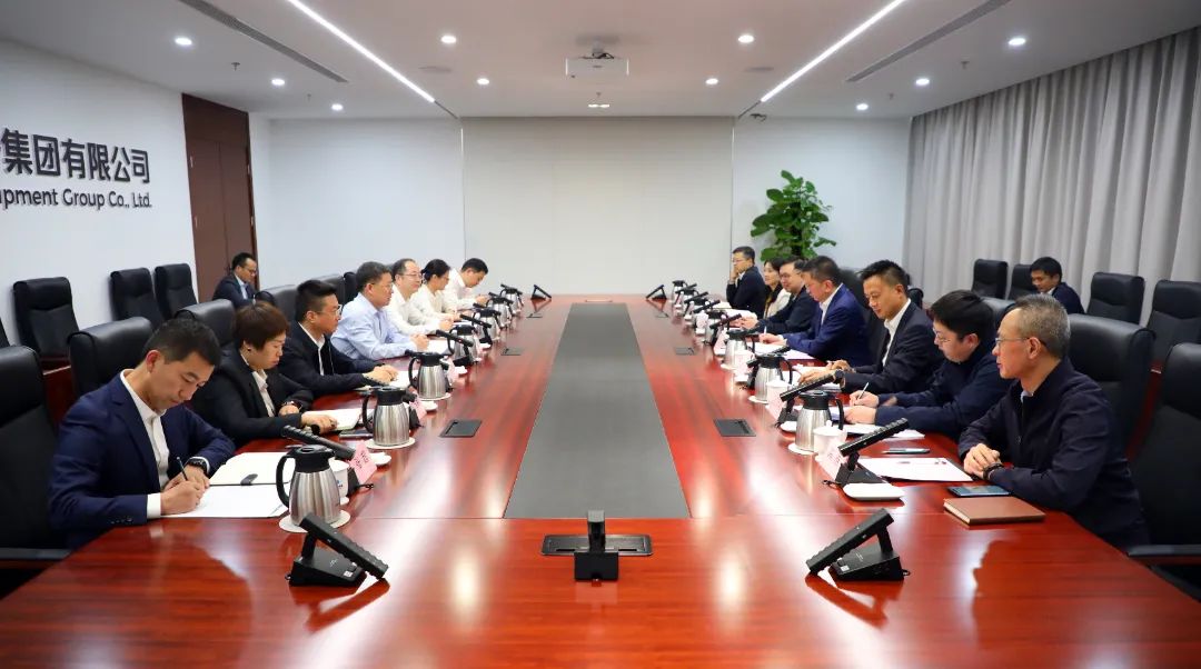 中國電氣裝備黨委書記、董事長李洪鳳會見上海市國資委黨委書記、主任賀青