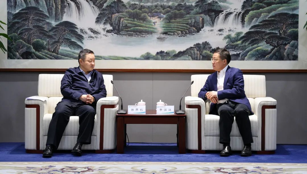 中國電氣裝備黨委書記、董事長李洪鳳會見中國國新黨委書記、董事長徐思偉