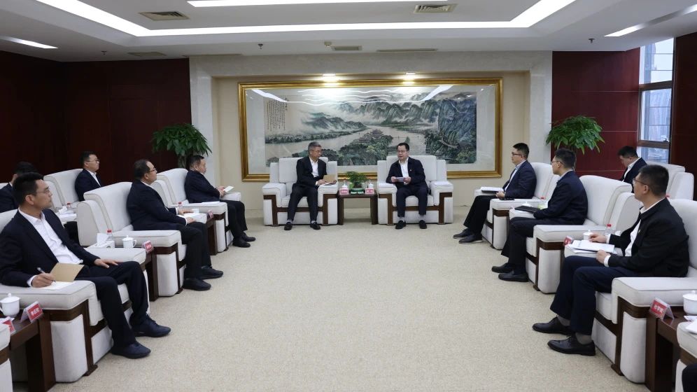大唐四川公司黨委書記、董事長梁華與中建新疆建工黨委副書記、總經(jīng)理吳剛柱會談