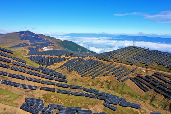 云南昭通羊窩頭、八棵樹光伏項(xiàng)目135兆瓦全容量并網(wǎng)發(fā)電