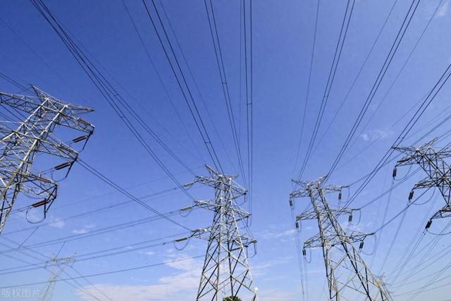 西藏首次完成世界最高海拔輸電線(xiàn)路帶電作業(yè)