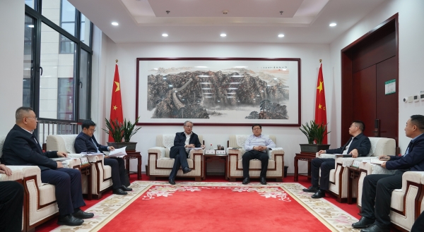 中國電建黨委副書記、總經(jīng)理王斌與內(nèi)蒙古電力集團(tuán)黨委書記、董事長張海峰會(huì)談