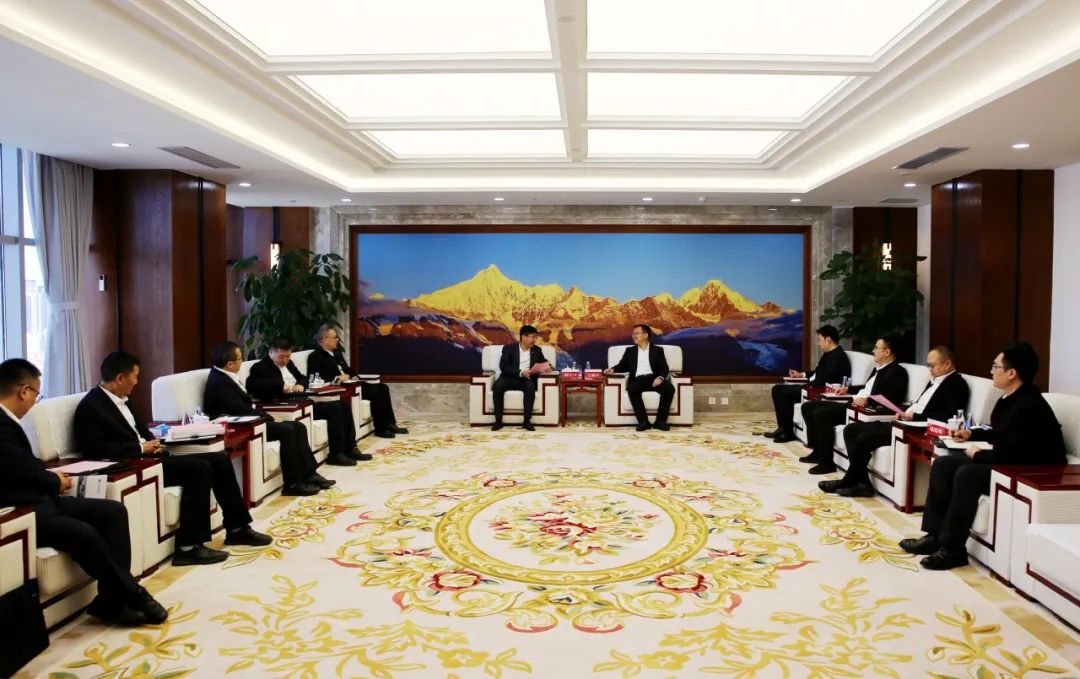 王繼才與中國(guó)能建西南區(qū)域總部黨委書(shū)記、總經(jīng)理鄒小川會(huì)談