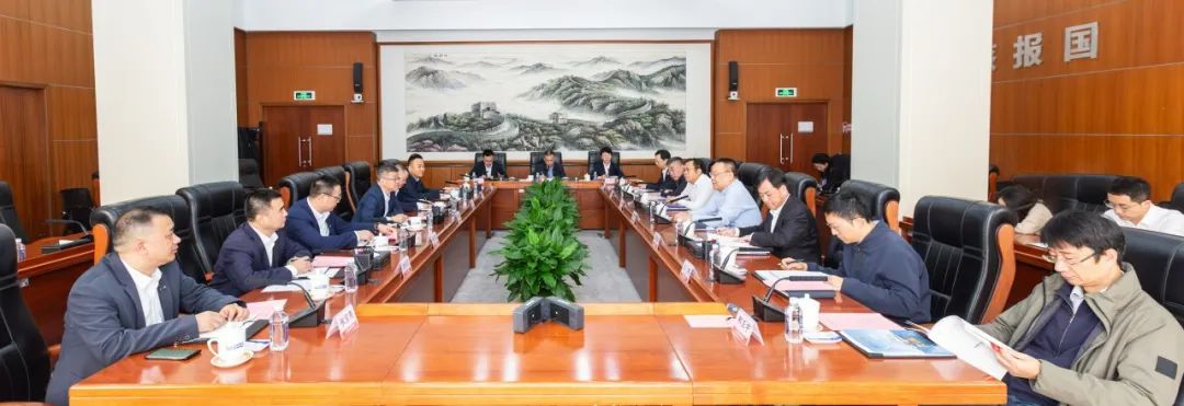 中核集團會見特變電工黨委委員、總裁黃漢杰一行