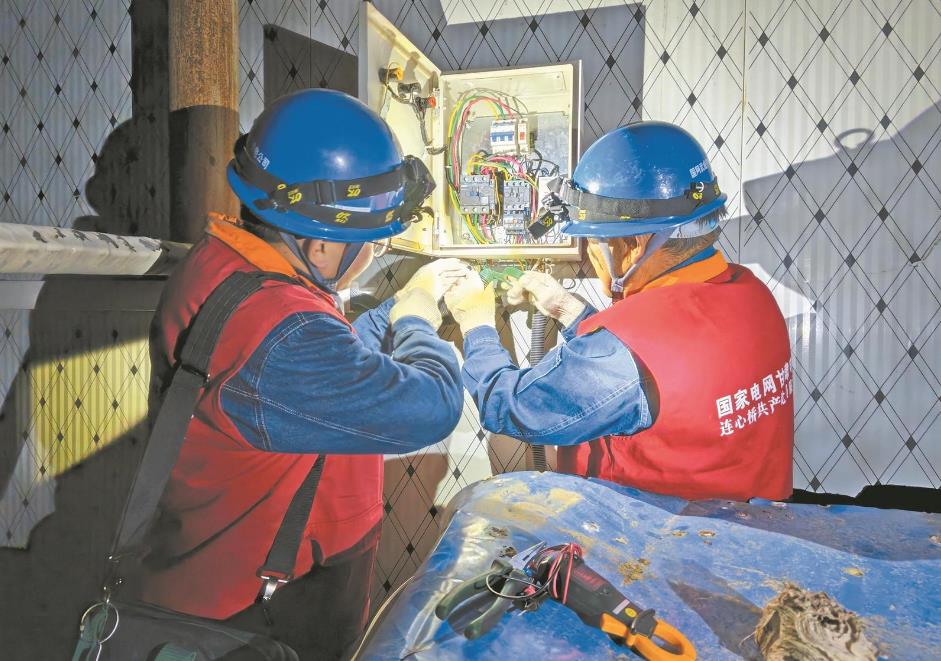 甘肅省古浪縣:合作社冷庫深夜斷電 供電員工幫忙處置