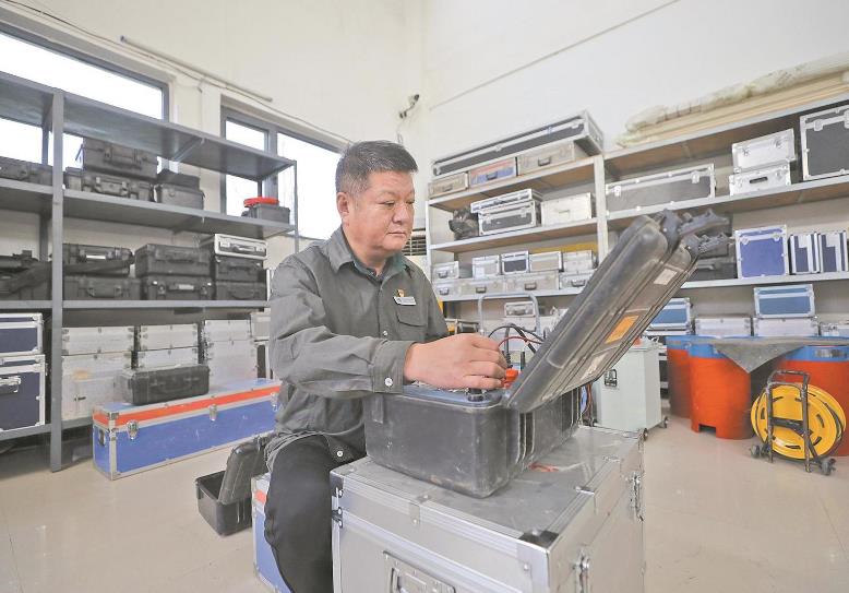 程祥學: 練就排查變電設備故障的“火眼金睛”