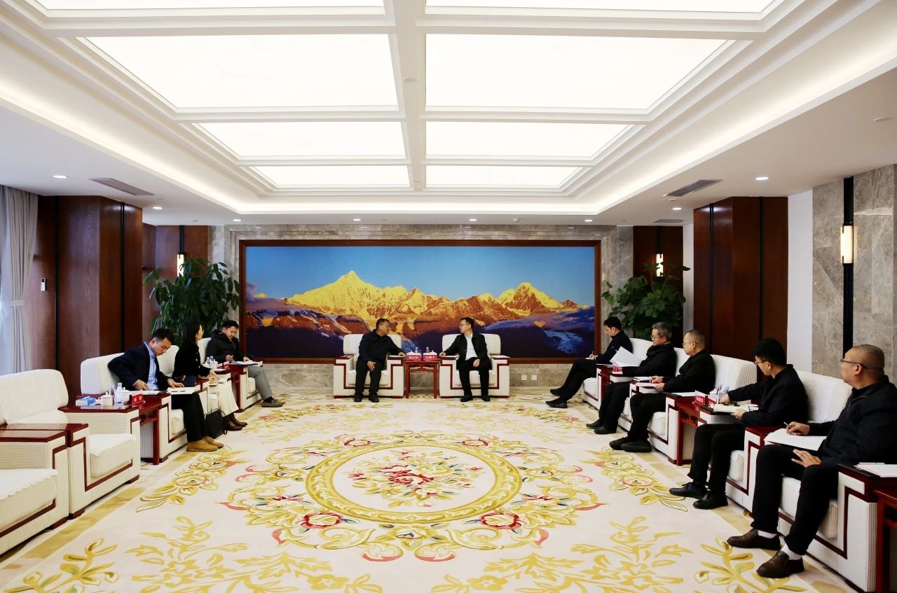 王繼才與昆明市發(fā)改委副主任、市能源局局長(zhǎng)施云懷會(huì)談