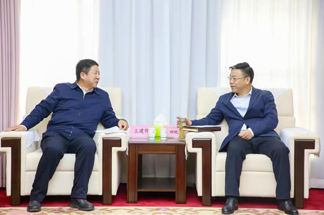 大唐甘肅公司黨委書記、董事長王建偉與甘肅能化集團黨委書記、董事長謝曉鋒會談