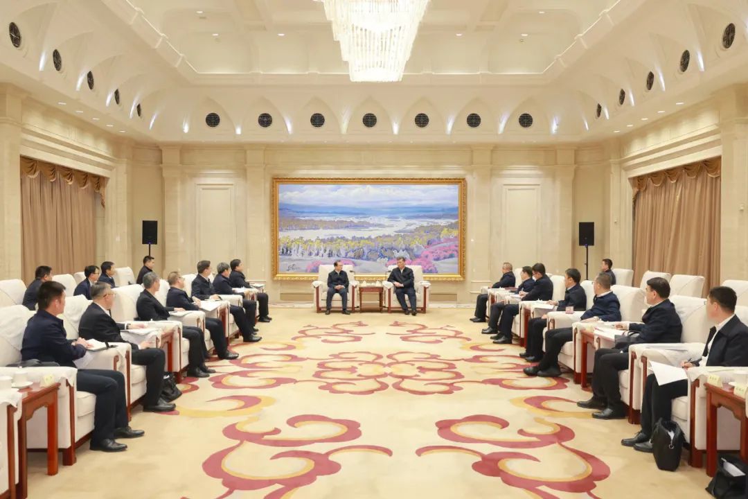 華電集團(tuán)黨組書記、董事長(zhǎng)江毅與新疆維吾爾自治區(qū)主要領(lǐng)導(dǎo)舉行會(huì)談