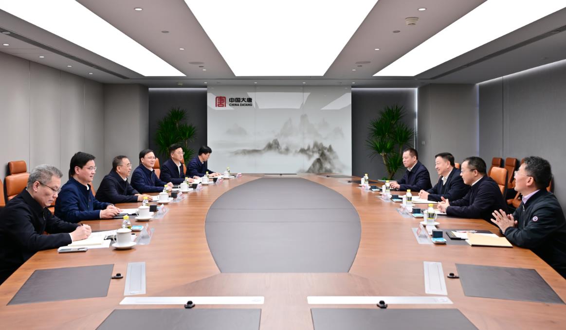 中國(guó)大唐董事長(zhǎng)鄒磊、總經(jīng)理張傳江與中廣核董事長(zhǎng)楊長(zhǎng)利、總經(jīng)理高立剛會(huì)談