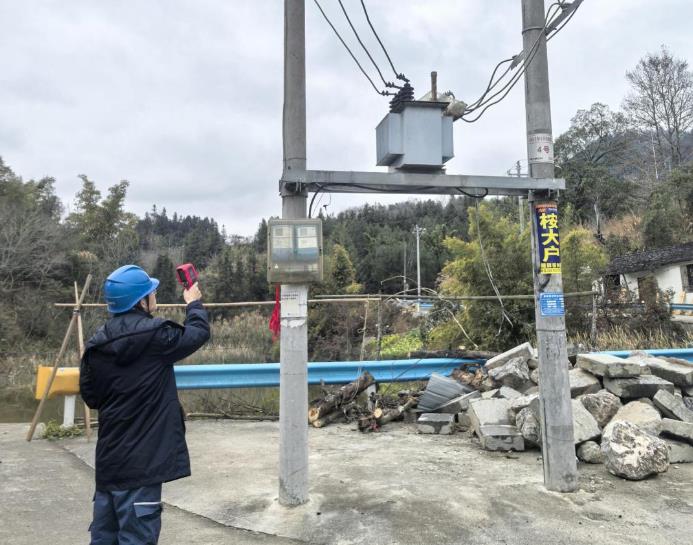 貴州荔波供電局春節(jié)供電不“打烊”，守護佳節(jié)年味濃