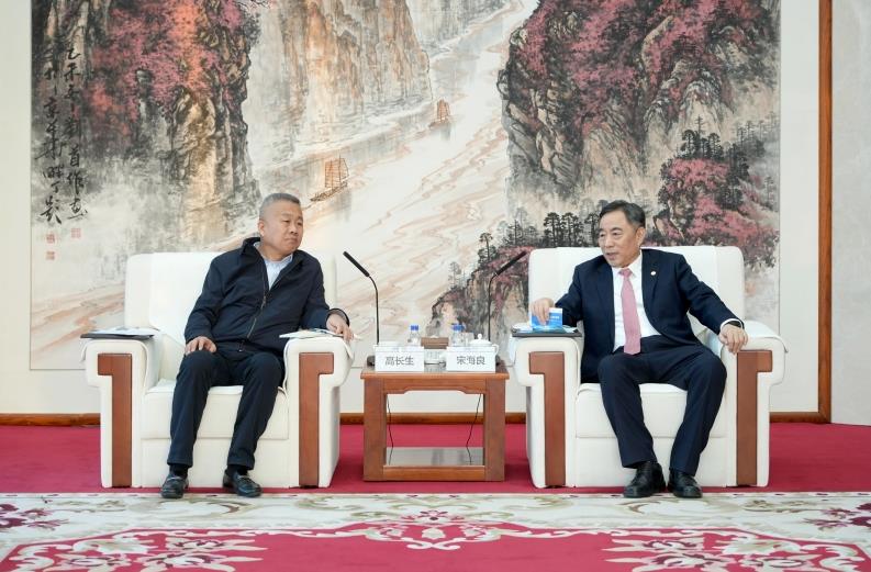 中國能建黨委書記、董事長宋海良與山東發(fā)展集團黨委書記、董事長高長生會談