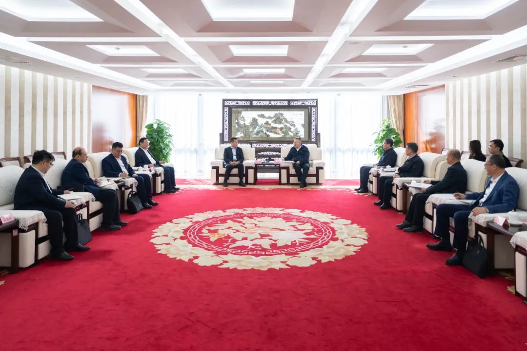 中國(guó)華電總經(jīng)理葉向東與山東能源集團(tuán)黨委書(shū)記、董事長(zhǎng)李偉舉行會(huì)談