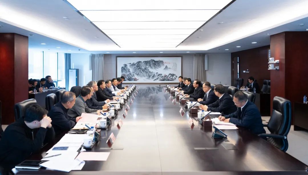 華電集團(tuán)董事長(zhǎng)、黨組書記江毅與北京市政府黨組成員、副市長(zhǎng)文獻(xiàn)舉行會(huì)談