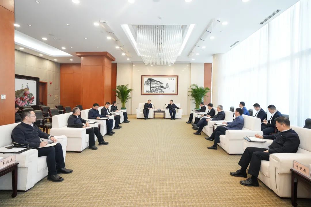 華能集團(tuán)董事長(zhǎng)溫樞剛、總經(jīng)理張文峰會(huì)見(jiàn)哈電集團(tuán)董事長(zhǎng)曹志安、總經(jīng)理黃偉