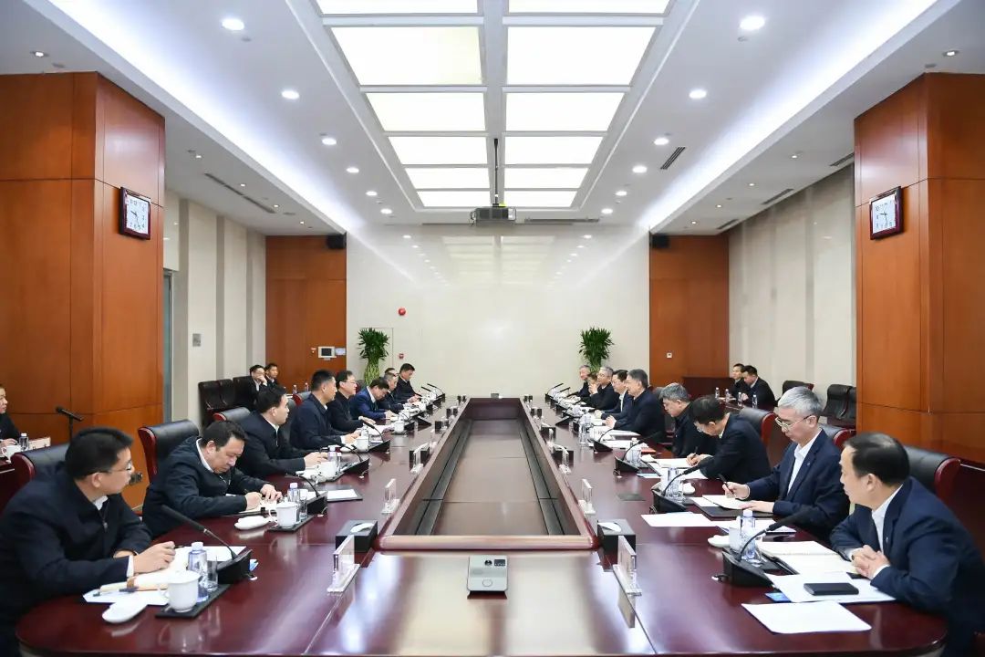 華能集團董事長、黨組書記溫樞剛會見中國安能董事長陳奕輝、總經理周慶豐