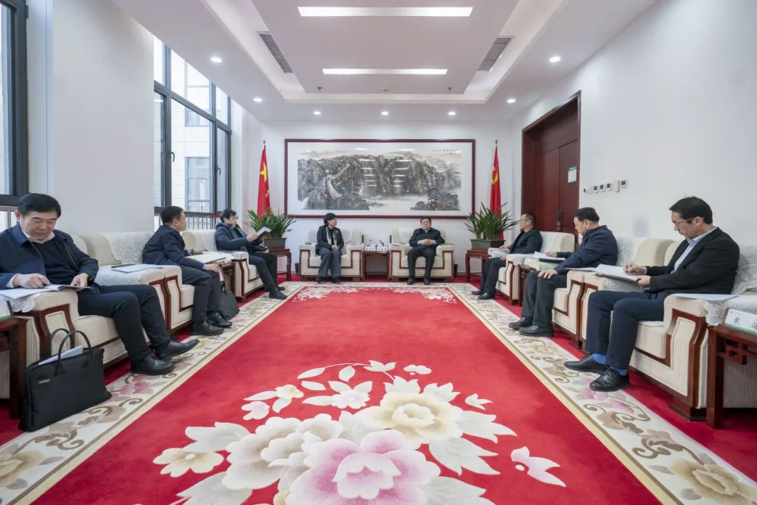 內(nèi)蒙古電力集團(tuán)與包頭市政府、中國二冶集團(tuán)、中國能建華北院和陜西院交流座談