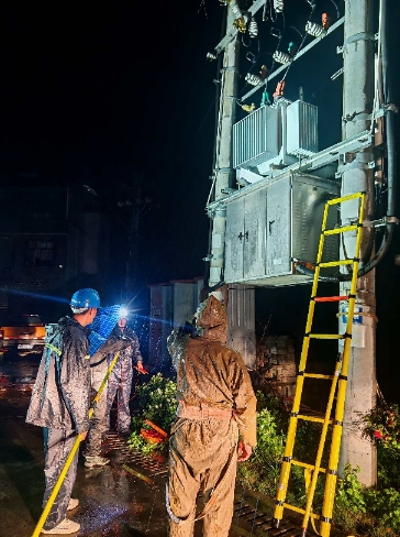 湖北通城：驚雷過(guò)后，150戶停電無(wú)訴求