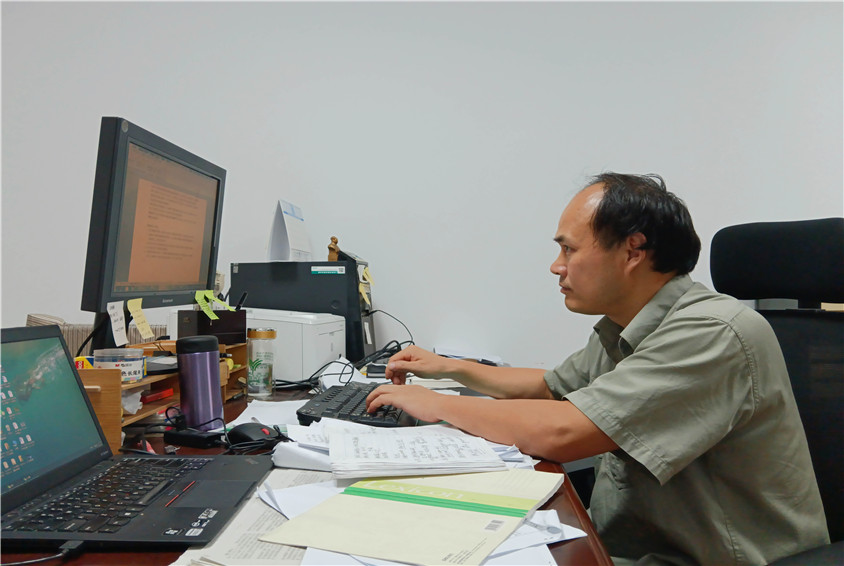 【老兵退伍  初心不改】周志勇： 執(zhí)筆如槍，他為萬家燈火寫春秋