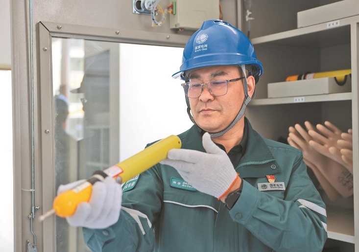 鄉(xiāng)親們的燈亮了，我的心就踏實了——記全國勞動模范楊波