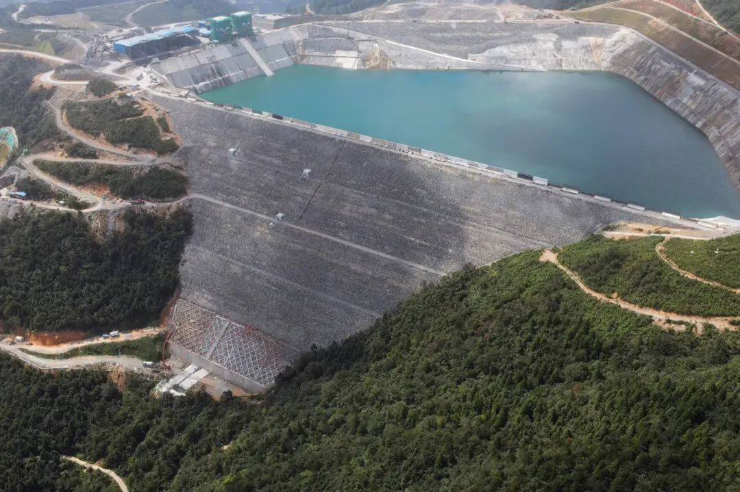 天臺(tái)抽水蓄能電站 國(guó)內(nèi)首次大規(guī)模應(yīng)用1000兆帕級(jí)高強(qiáng)鋼壓力鋼管安裝成功