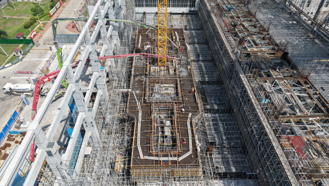 國能東營公司6號機(jī)組汽輪發(fā)電機(jī)基座澆筑完成