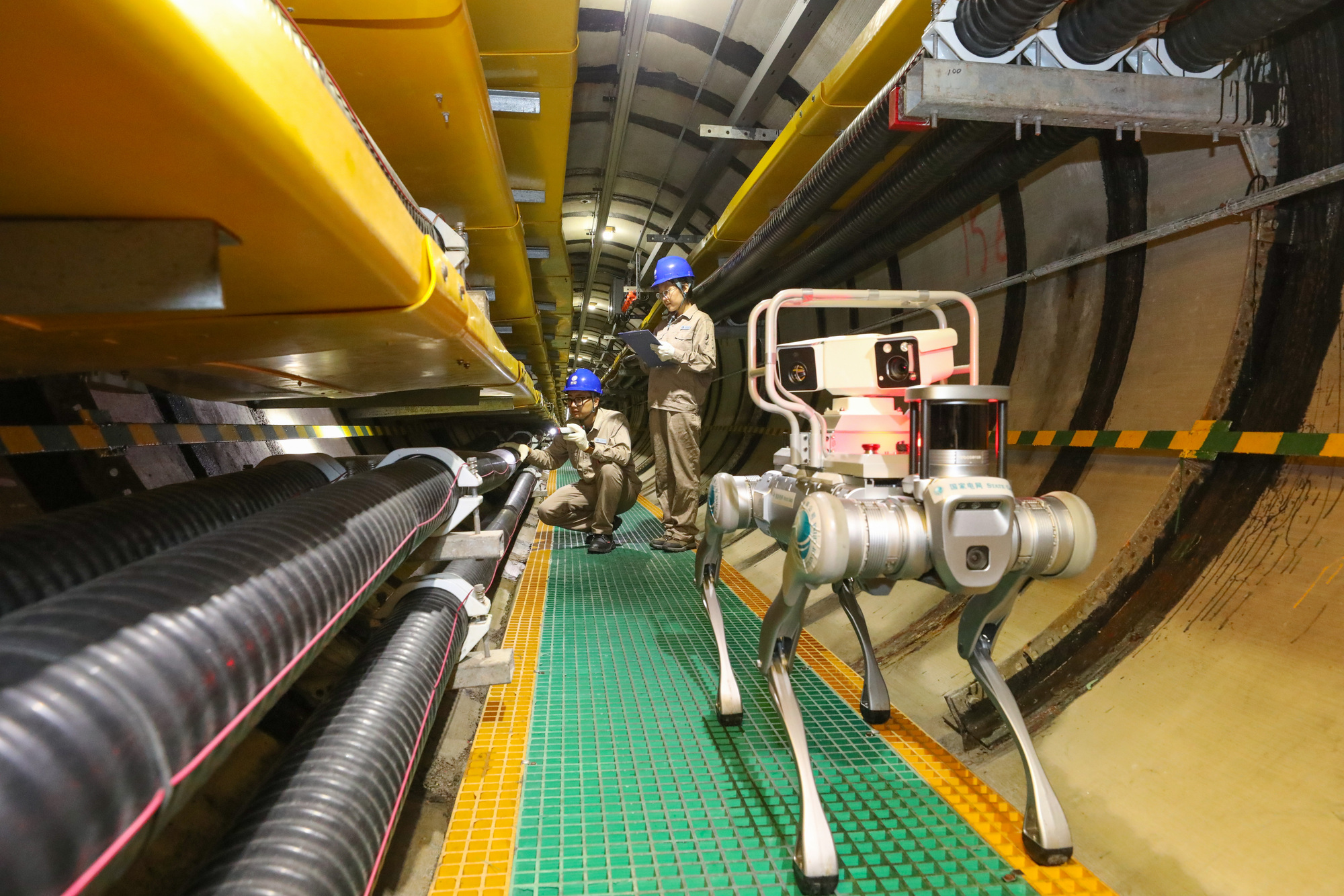 國(guó)網(wǎng)天津電纜公司應(yīng)用四足巡檢機(jī)器巡檢電纜隧道